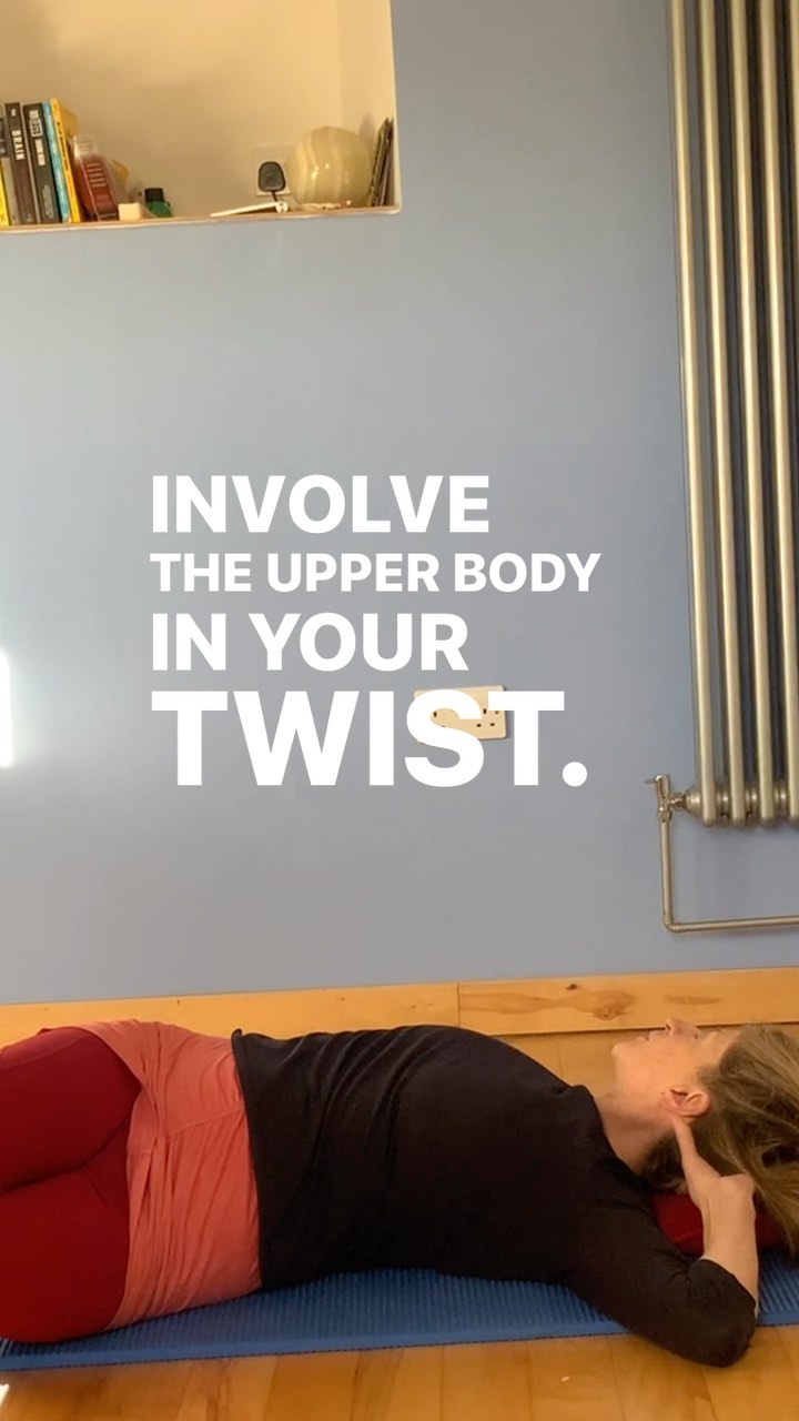 Along with SQUATS and STANDING ON ONE LEG, SPINAL ROTATION is another vital move to do regularly. Daily is great, but if you manage a few times a week, it's still good 😉

Feet stay on ground here, so minimal spinal load but - still - listen to your own body and never force your twist. Beneficial for most people if you keep it gentle and unloaded. 

Our spines are designed to move. Movement nourishes, hydrates and makes you feel better. 

As you get stronger, you'd progress to thighs in towards chest with feet lifted off ground (if you have osteoporosis however, keep feet down and move within small range).

#onebodyonelife
#inhaleexhale
#breatheinbreatheout 
#centred
#rotate
#pilates 
#pilatesstrong
#matwork
#studiopilates 
#equipmentpilates 
#schoolhousepilates
#menopausepilates
#lagganstown
#cashel
#agestronger
#fitover50
#fitover60
#fitforlife